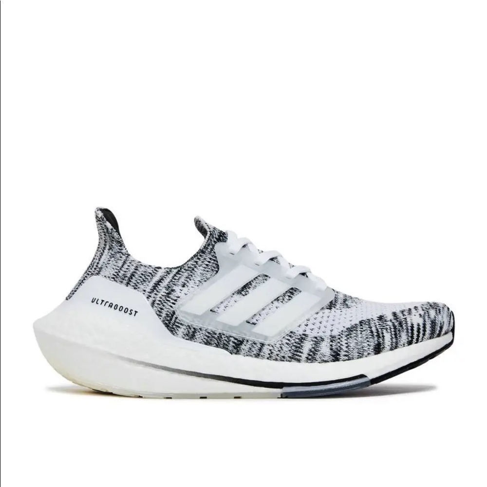 Adidas Ultraboost WOMENS SIZE 5 Running Shoes - GV7712 Black White